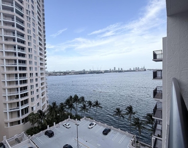 540 Brickell Key Drive - Photo Thumbnail 14