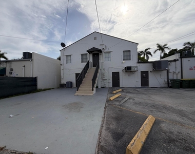 313 N Krome Avenue - Photo Thumbnail 12
