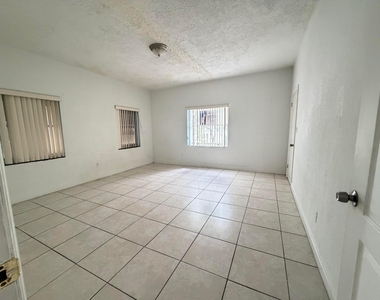 313 N Krome Avenue - Photo Thumbnail 1