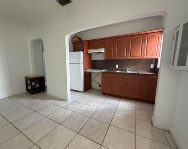 313 N Krome Avenue - Photo Thumbnail 1