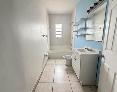 313 N Krome Avenue - Photo Thumbnail 7