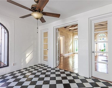 1220 Se 2nd Street - Photo Thumbnail 2
