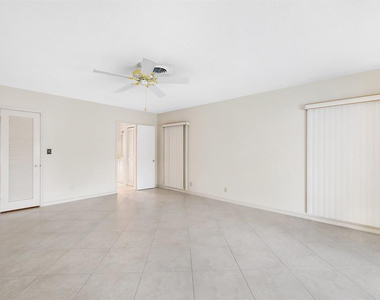4041 Ne 27th Terrace - Photo Thumbnail 17