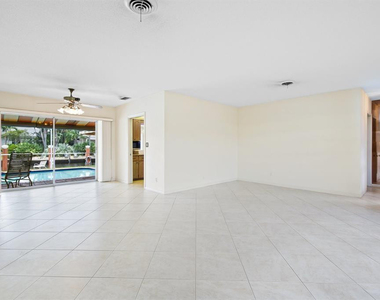 4041 Ne 27th Terrace - Photo Thumbnail 15
