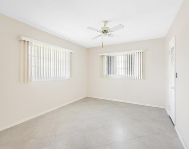 4041 Ne 27th Terrace - Photo Thumbnail 11