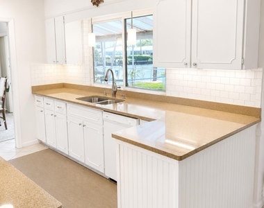 4041 Ne 27th Terrace - Photo Thumbnail 5
