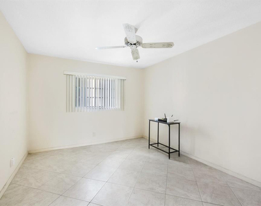 4041 Ne 27th Terrace - Photo Thumbnail 12