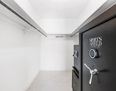 4041 Ne 27th Terrace - Photo Thumbnail 20