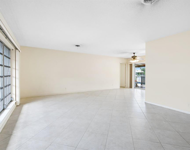 4041 Ne 27th Terrace - Photo Thumbnail 14