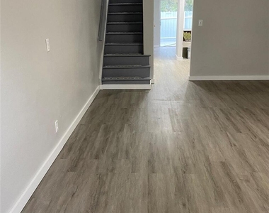 5229 Sw 40th Avenue - Photo Thumbnail 1