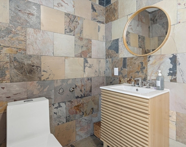2740 Ne 25th Place - Photo Thumbnail 22