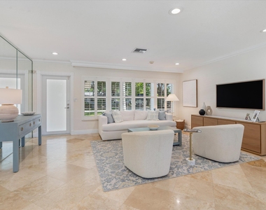2740 Ne 25th Place - Photo Thumbnail 6