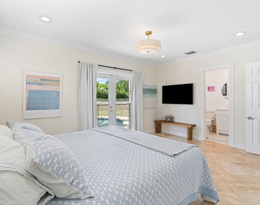2740 Ne 25th Place - Photo Thumbnail 16