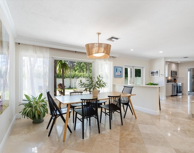 2740 Ne 25th Place - Photo Thumbnail 11