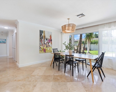 2740 Ne 25th Place - Photo Thumbnail 12
