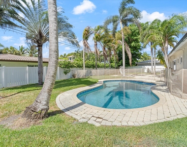 2740 Ne 25th Place - Photo Thumbnail 25