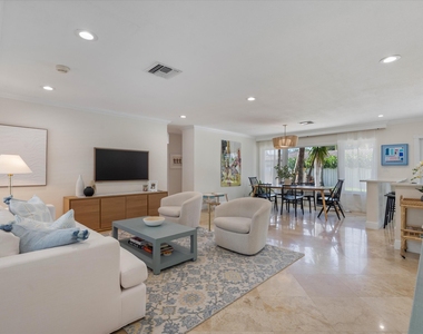 2740 Ne 25th Place - Photo Thumbnail 5