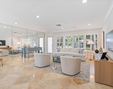 2740 Ne 25th Place - Photo Thumbnail 13