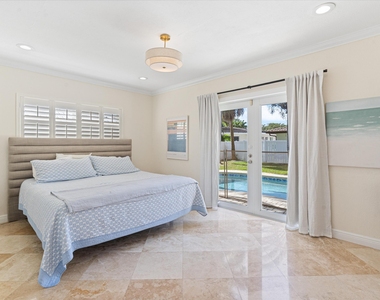 2740 Ne 25th Place - Photo Thumbnail 14
