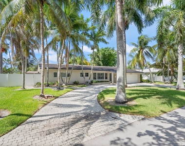 2740 Ne 25th Place - Photo Thumbnail 1