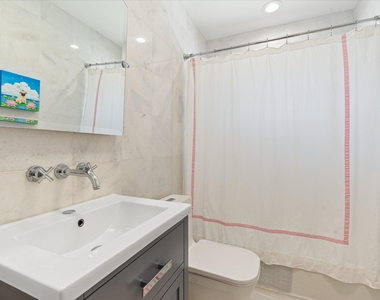 2740 Ne 25th Place - Photo Thumbnail 19