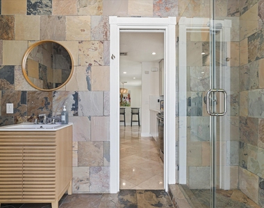 2740 Ne 25th Place - Photo Thumbnail 23