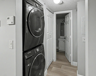 330 Palmwood Place - Photo Thumbnail 4