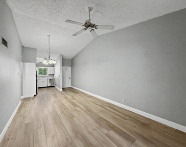 330 Palmwood Place - Photo Thumbnail 2