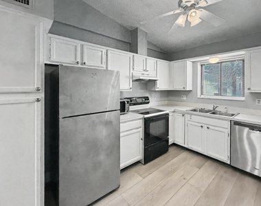 330 Palmwood Place - Photo Thumbnail 3