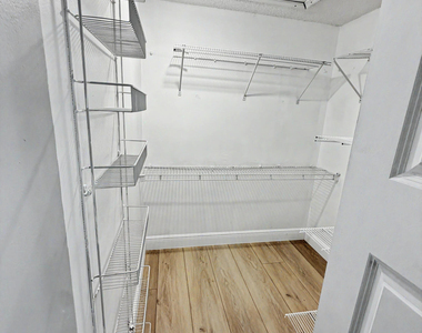 330 Palmwood Place - Photo Thumbnail 13