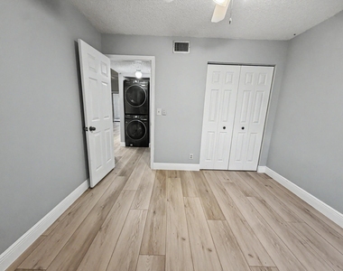 330 Palmwood Place - Photo Thumbnail 6
