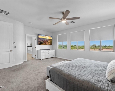 22473 S 204th Street - Photo Thumbnail 14