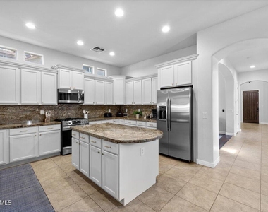 22473 S 204th Street - Photo Thumbnail 4