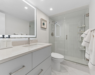 1021 Hillsboro Mile - Photo Thumbnail 6