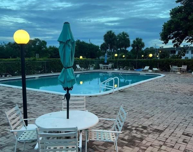6505 Winfield Boulevard - Photo Thumbnail 13