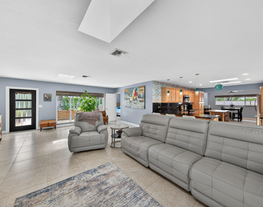 1571 Se 24th Avenue - Photo Thumbnail 4
