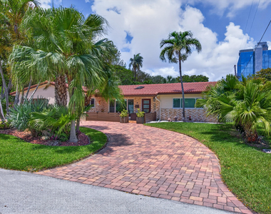 1571 Se 24th Avenue - Photo Thumbnail 2