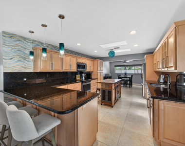 1571 Se 24th Avenue - Photo Thumbnail 8