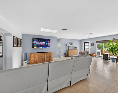 1571 Se 24th Avenue - Photo Thumbnail 5