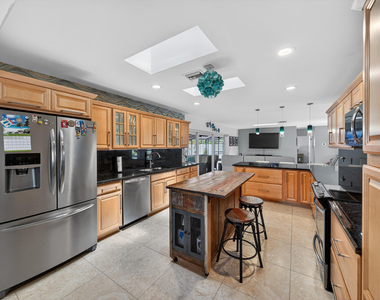 1571 Se 24th Avenue - Photo Thumbnail 9
