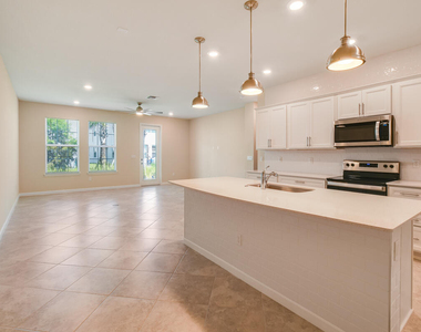 1841 Se Roxy Way - Photo Thumbnail 5