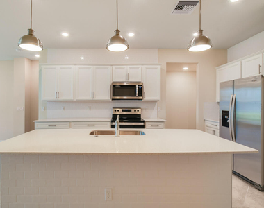 1841 Se Roxy Way - Photo Thumbnail 7