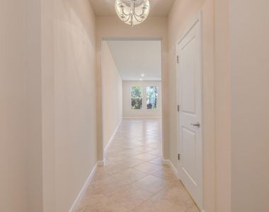 1841 Se Roxy Way - Photo Thumbnail 2