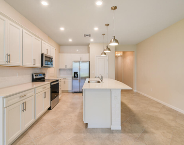 1841 Se Roxy Way - Photo Thumbnail 10