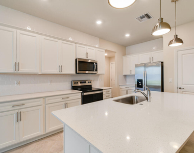 1841 Se Roxy Way - Photo Thumbnail 8