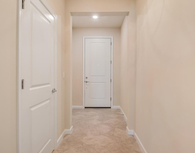 1841 Se Roxy Way - Photo Thumbnail 3