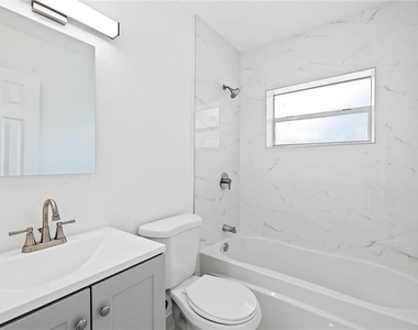 583 Nw 17th Place - Photo Thumbnail 5