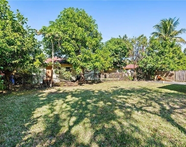 583 Nw 17th Place - Photo Thumbnail 10