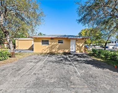 583 Nw 17th Place - Photo Thumbnail 8