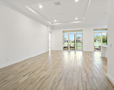 23026 Sw Accesi Way - Photo Thumbnail 7